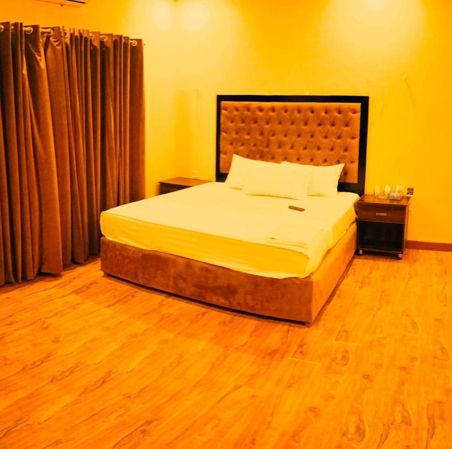 Hayat Grand Guest House Исламабад Экстерьер фото