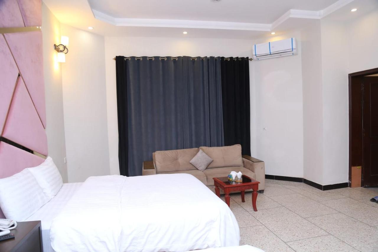 Hayat Grand Guest House Исламабад Экстерьер фото