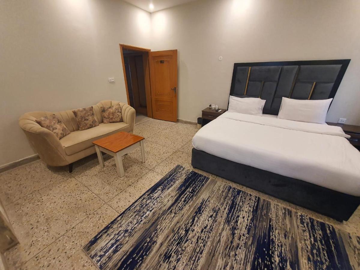 Hayat Grand Guest House Исламабад Экстерьер фото