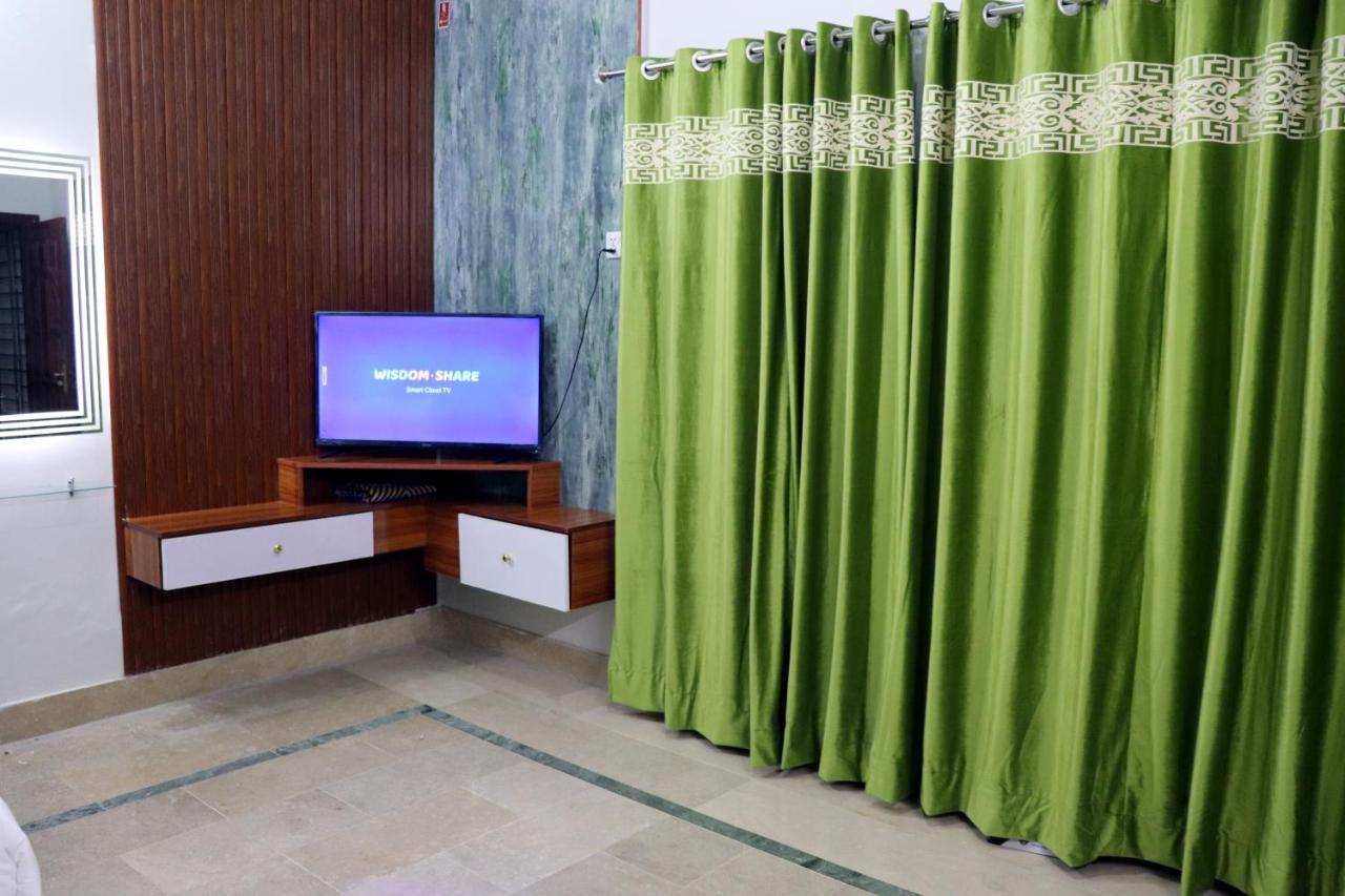 Hayat Grand Guest House Исламабад Экстерьер фото